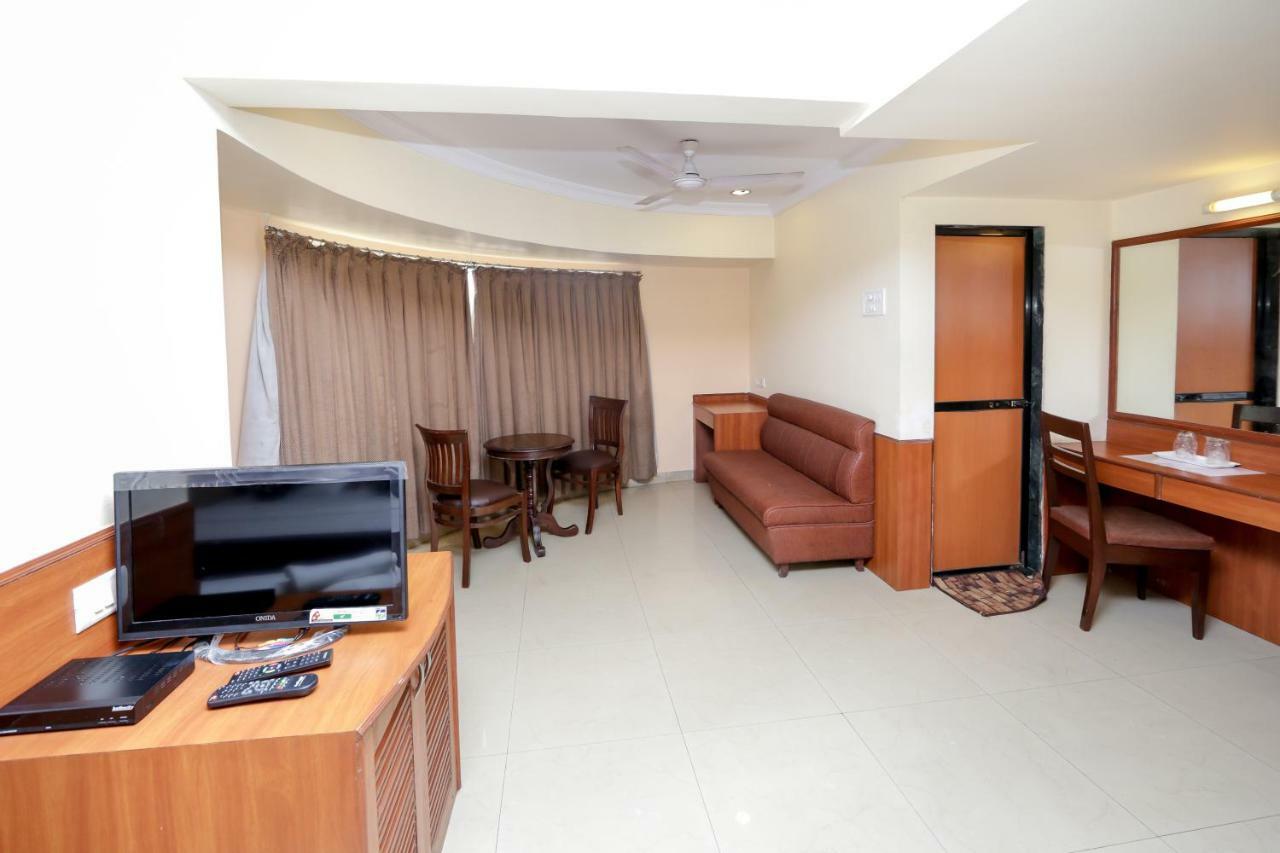 Lucky Hotel Goregaon Bombay Exterior foto