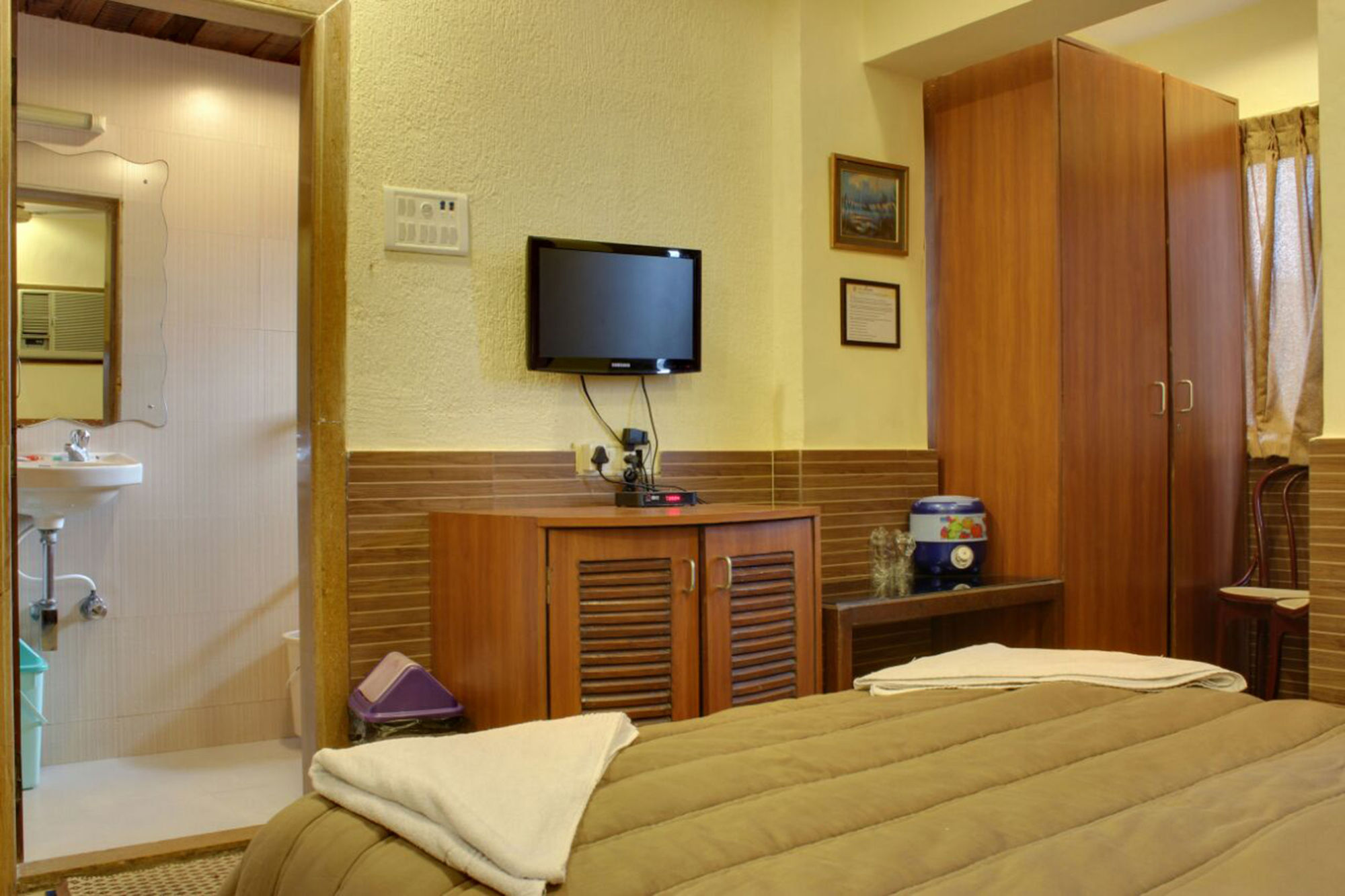 Lucky Hotel Goregaon Bombay Exterior foto